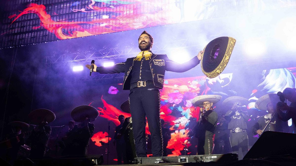 El artista mexicano Alejandro Fernández durante el concierto que ofreció en Arrecife este 25 de agosto