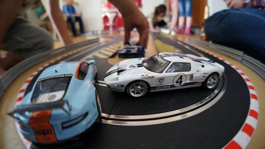 Enamorado del Scalextric, este desarrollador murciano ha logrado hacer del mítico juguete un videojuego
