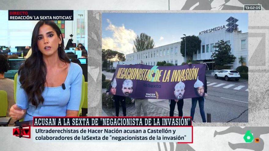 Un grupo de extrema derecha se planta a las puertas de Atresmedia para cargar contra 'Conspiranoicos' y laSexta