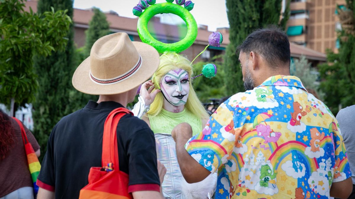 Toledo acoge una perfomance para conmemorar los derechos LGTBI, que "solo son efectivos desde la visibilidad"