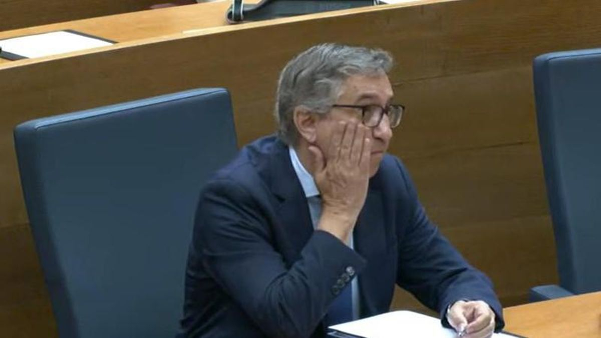 Baldoví censura al conseller de Educación en la dana se ría al recordarle el fallecido en el instituto de Cheste y este le hace el gesto de caradura
