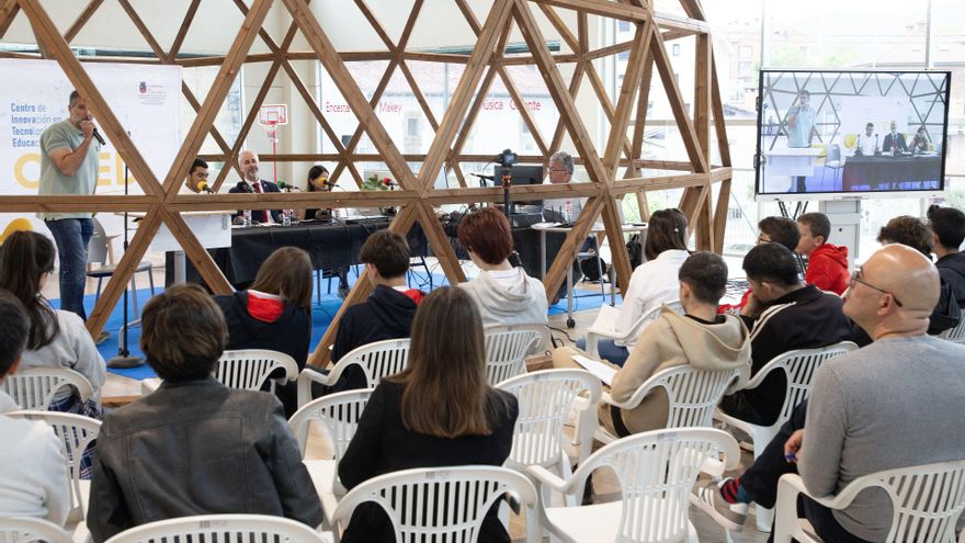 El Consejero De Educación, Formación Profesional Y Universidades, Sergio Silva, Acude Al I Encuentro De Radio Escolar De Cantabria