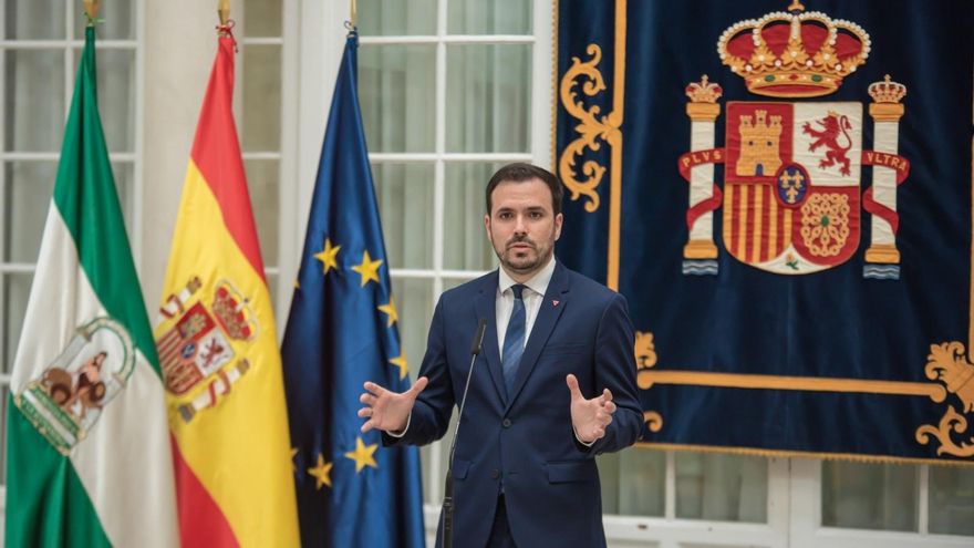 El ministro de Consumo, Alberto Garzón, atiende a los medios en la Delegación del Gobierno en Andalucía.