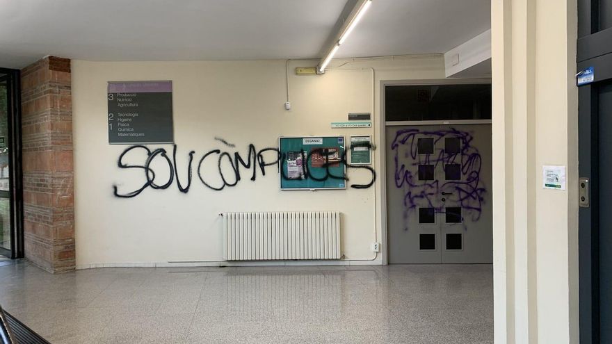 El profesor de la UAB suspendido por abuso de poder participa en congresos como docente de la Universidad