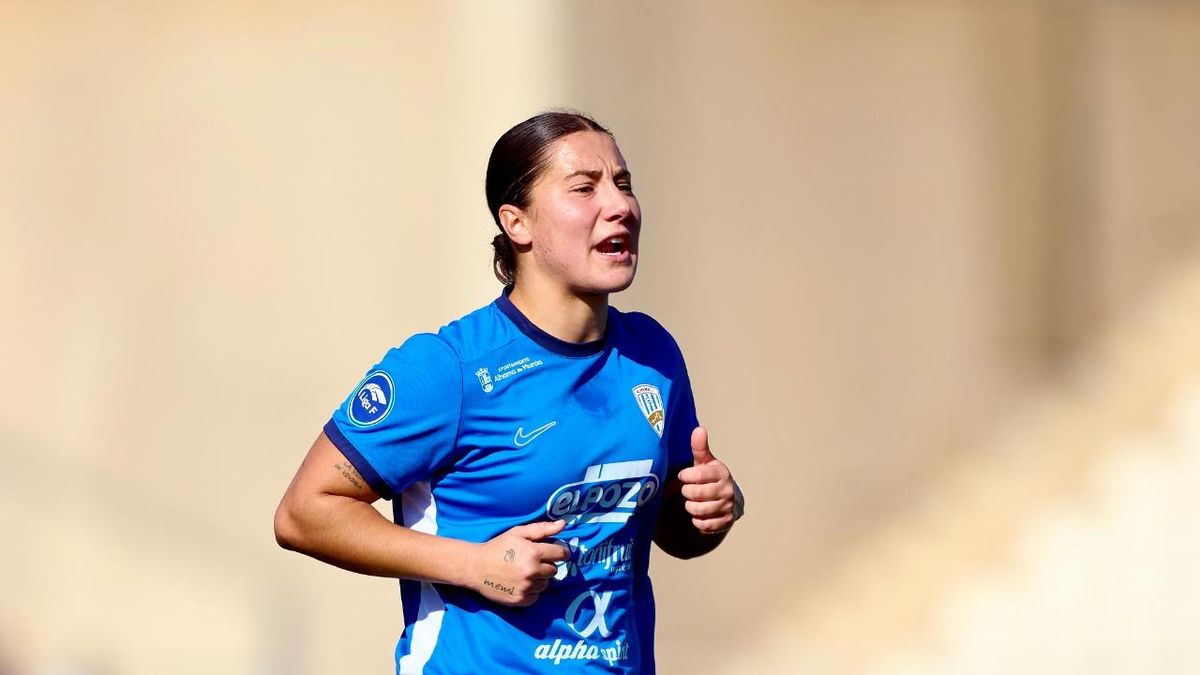 Marta Gestera: "Te das cuenta de que el fútbol femenino está cambiando porque puedes irte fuera, estudiar y cobrar"