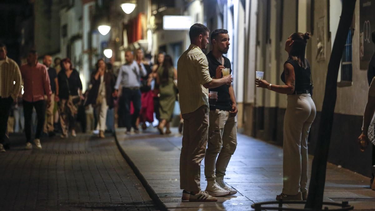 Ambiente nocturno de las Cruces de Mayo del Bailío