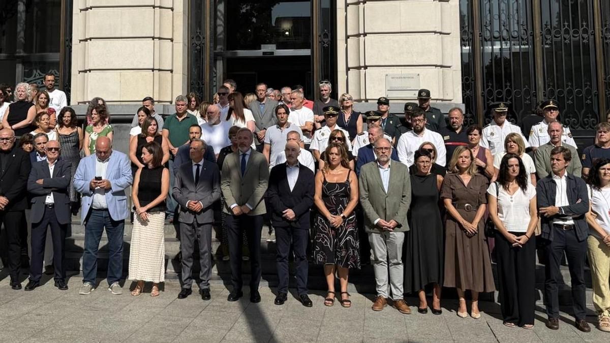 La tragedia en Calatorao une a las instituciones aragonesas durante el minuto de silencio por los dos fallecidos