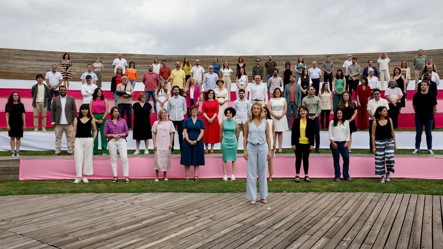 La líder de la coalición Sumar, Yolanda Díaz, presenta las candidaturas a las elecciones generales con los dos primeros candidatos de cada circunscripción, este miércoles en Madrid. 