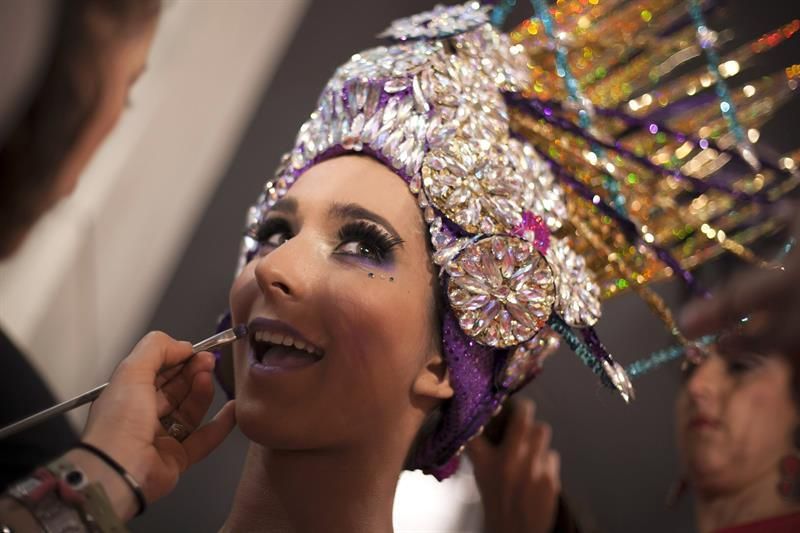 Gala de elección de la Reina del Carnaval de las Mil y una Noches de Las Palmas de Gran Canaria. (Efe/Ángel Medina G.).
