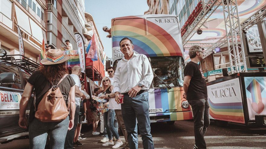 El alcalde José Antonio Serrano en el Orgullo 2022 en Murcia