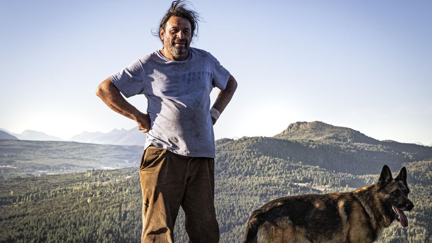 Fernando Nahuelpan vive desde que nació, hace 55 años, en el campo de la comunidad que lleva su apellido. Coordino a los voluntarios que lucharon contra el incendio.