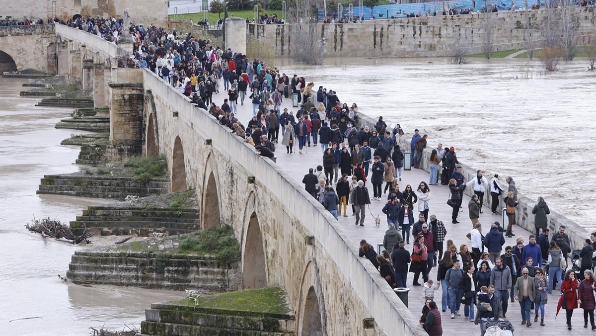 Las imágenes de la reapertura del Puente Romano tras el temporal