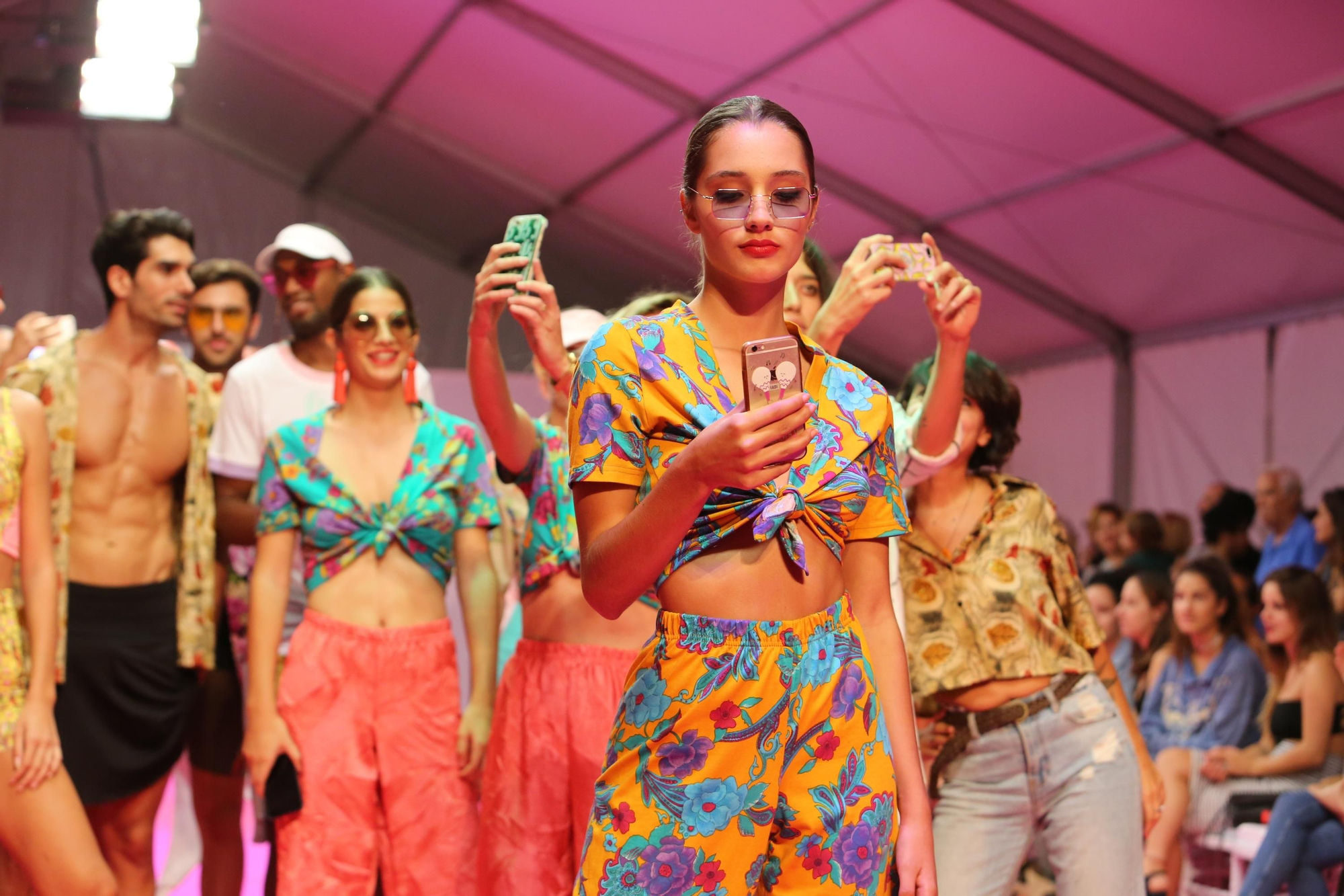 Desfile de 'Very Caliente Club'