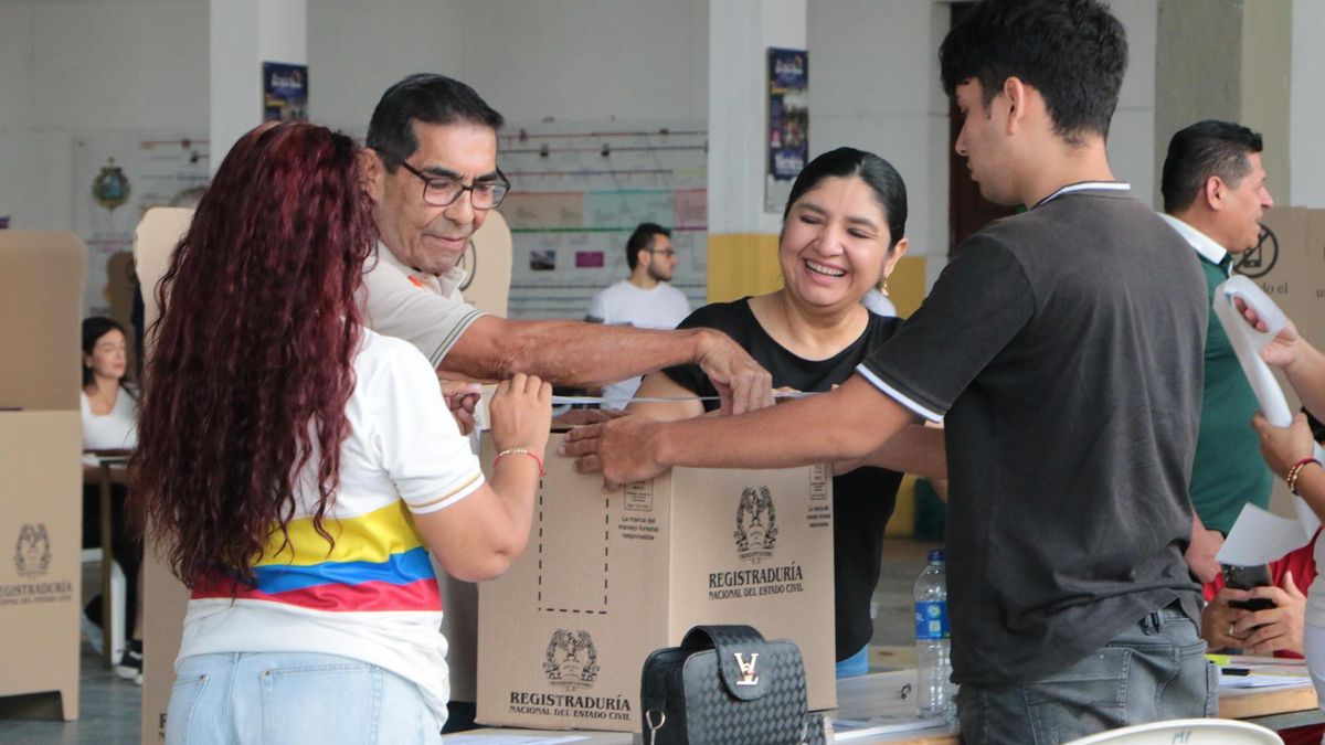 Colombia vota al sucesor de Petro en unas presidenciales con la ultraderecha de De la Espriella como favorito