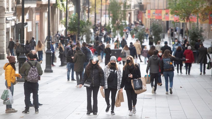 Aspecto del centro de Barcelona a pocas horas de la Nochebuena. EFE/Marta Pérez.