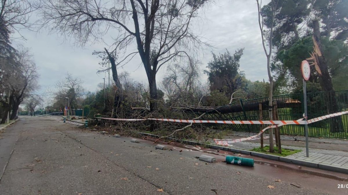 Corte de tráfico en la avenida Menéndez Pidal