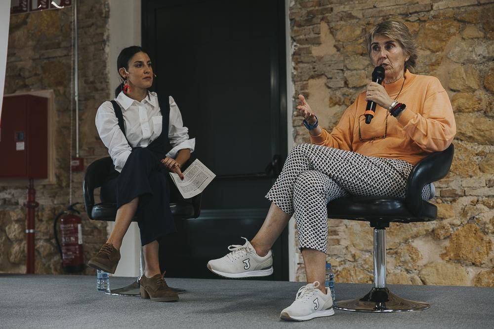 La moderadora Olga Lorente entrevista a la periodista deportiva de RTVE Paloma del Río
