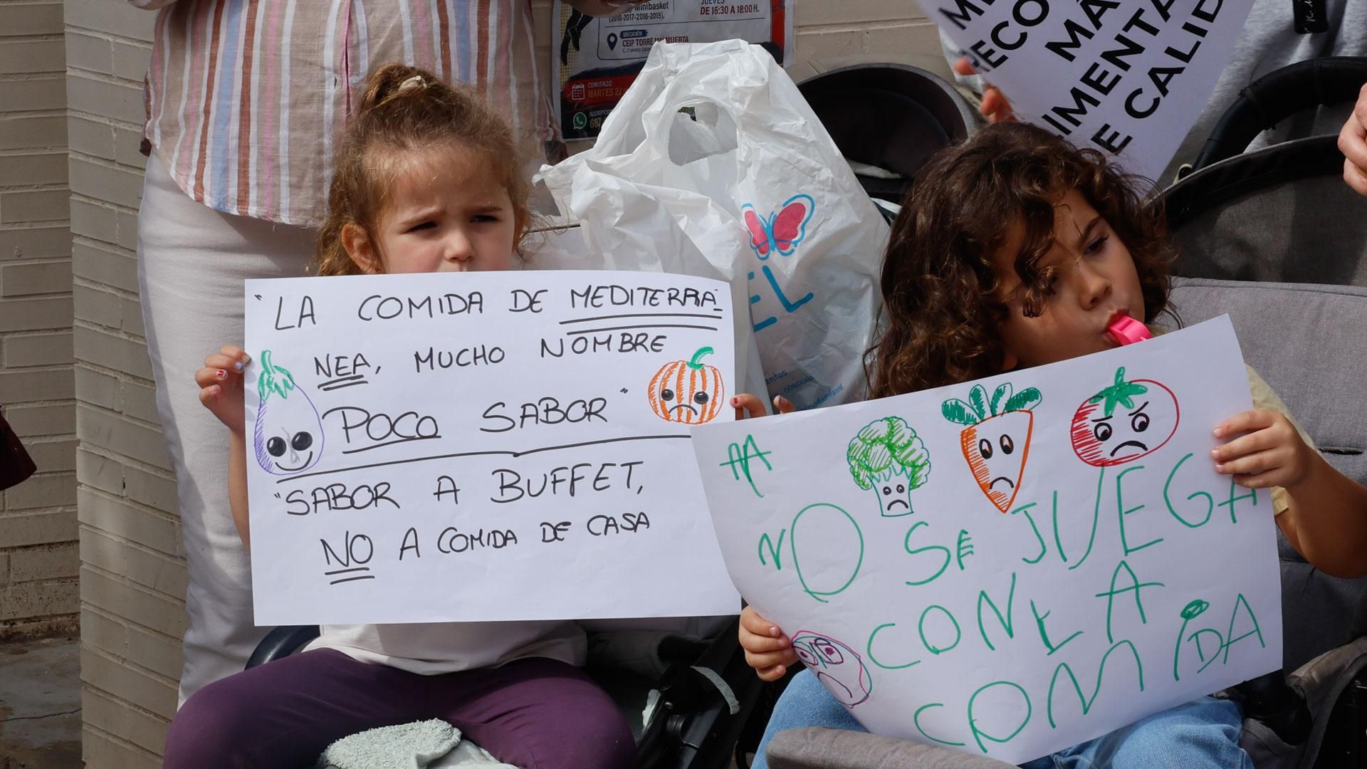 Protesta por el comedor en el Colegio Torre Malmuerta de Córdoba