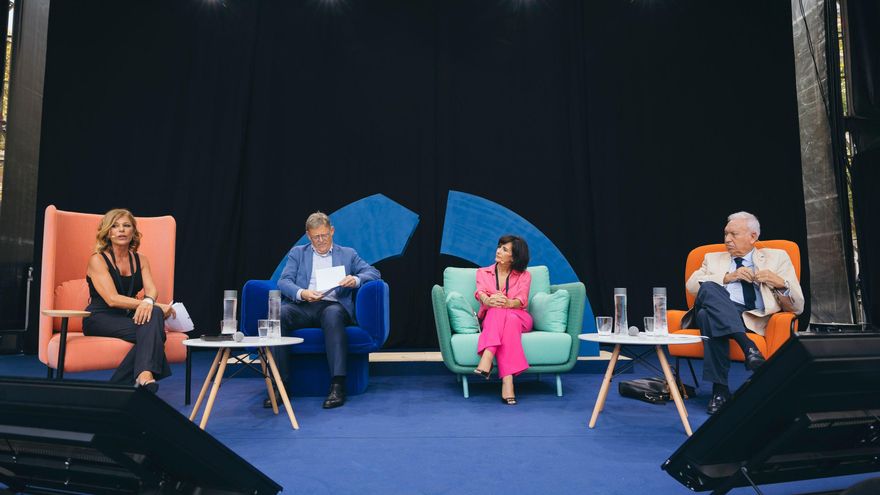 Ximo Puig, José Manuel García-Margallo, Carmen Lumbierres y Esther Palomera durante el debate sobre modelo territorial.
