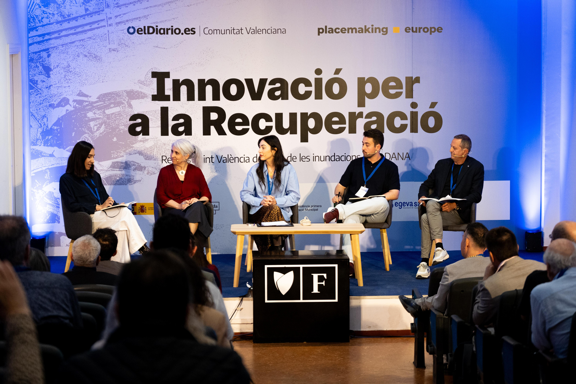 Laura Martínez, Gabriella Gómez Mont, May Ibáñez, Borja Ramírez y Julio Huerta.