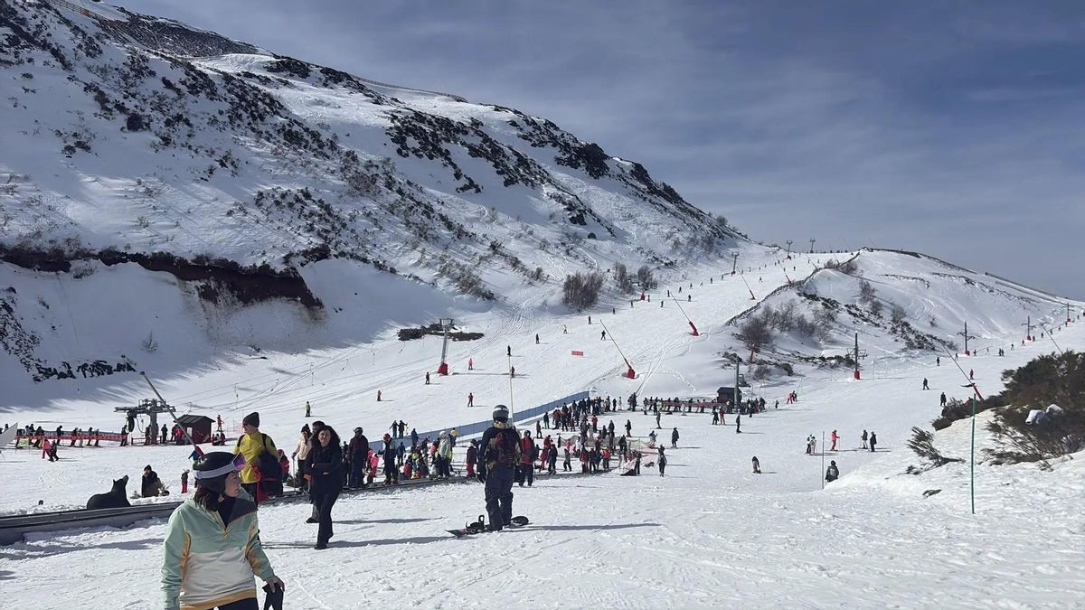 La estaciones de esquí de San Isidro y Leitariegos sumaron 28.000 personas en la semana de Carnaval