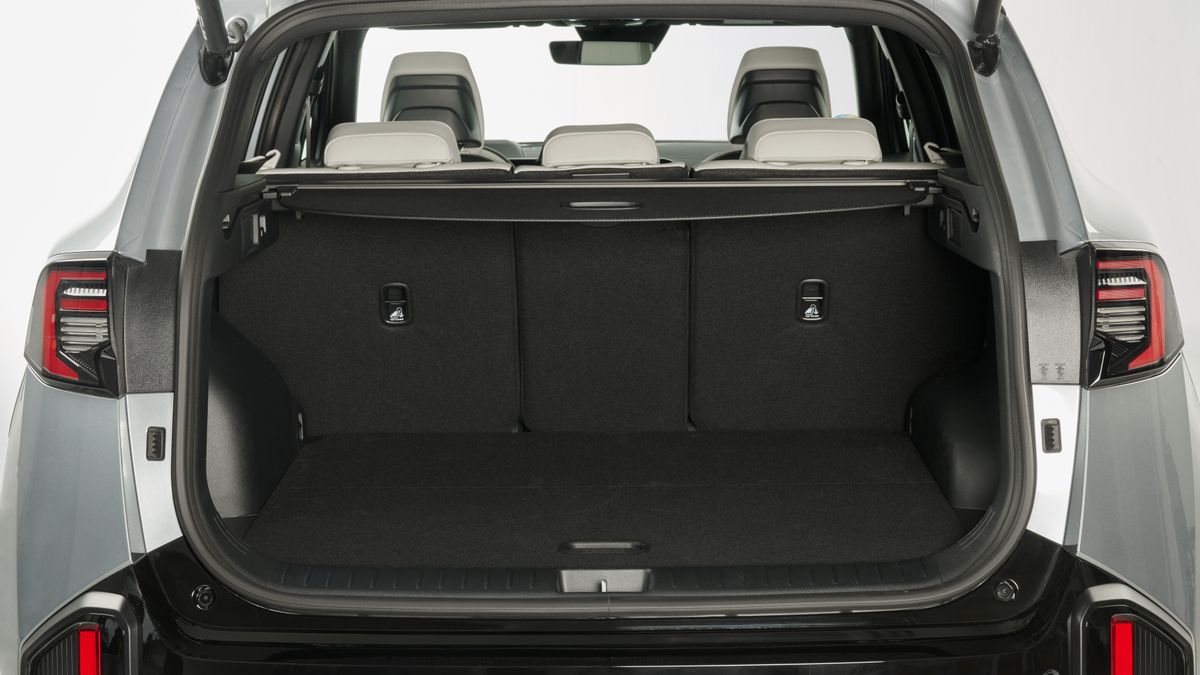 El maletero cubica 587 litros en la versión más capaz del Sportage.