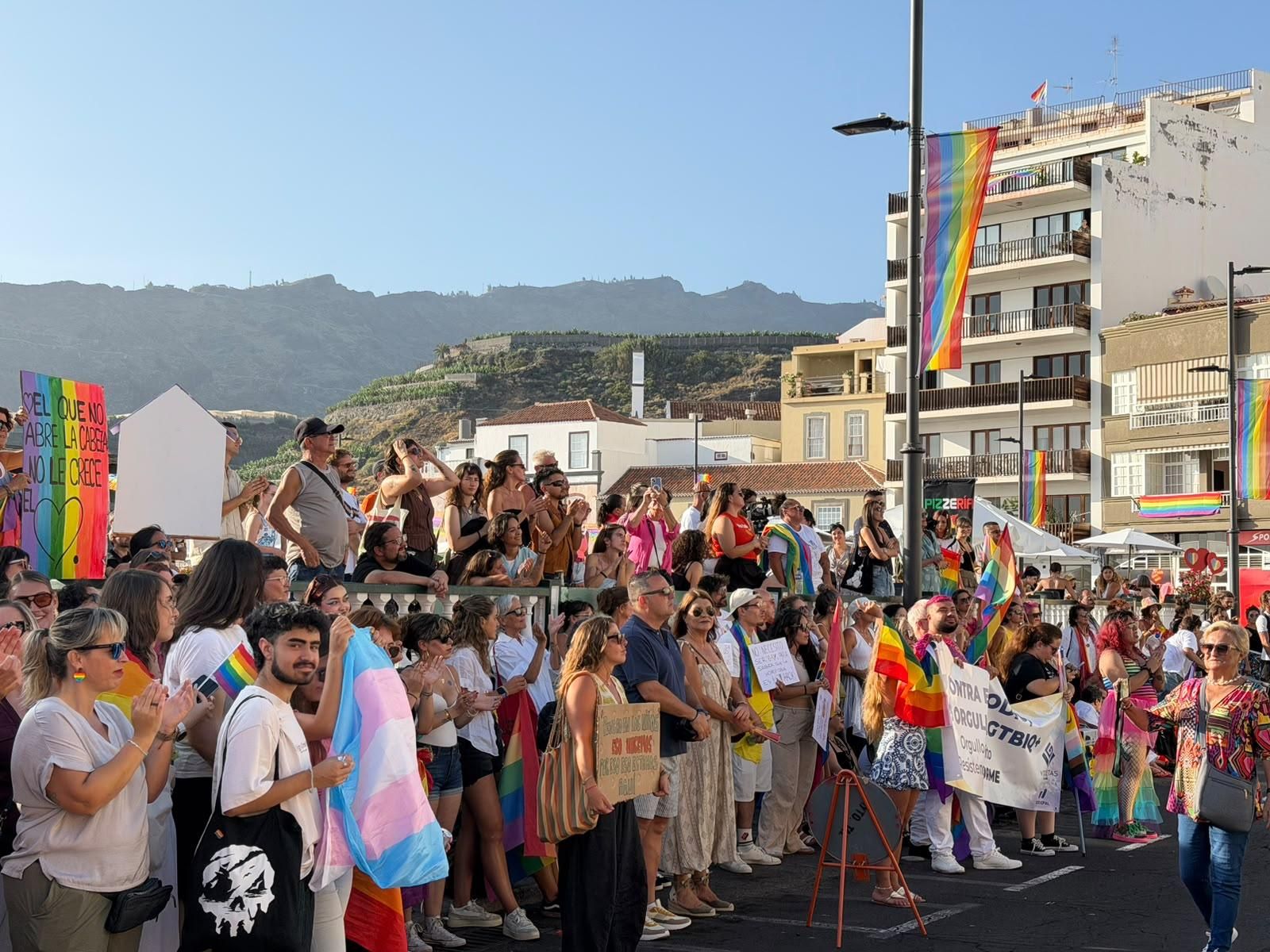 Marcha del colectivo LGTB+ en La Palma en la Villa y Puerto de Tazacorte este sábado.