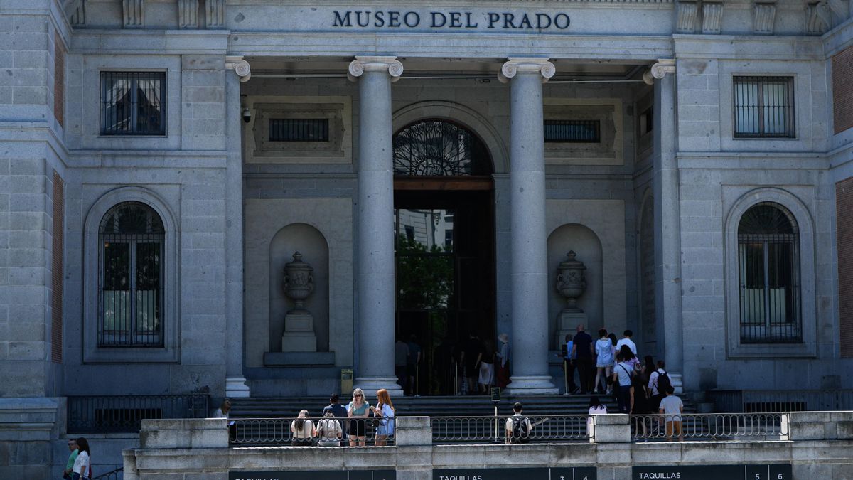 Imagen de archivo de la fachada del Museo del Prado en Madrid. EFE/ Borja Sanchez-Trillo