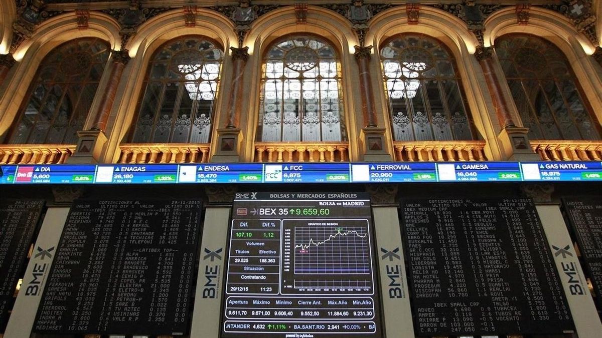 El Ibex 35 se da la vuelta, cae un 2,6% y pierde los 8.300 puntos