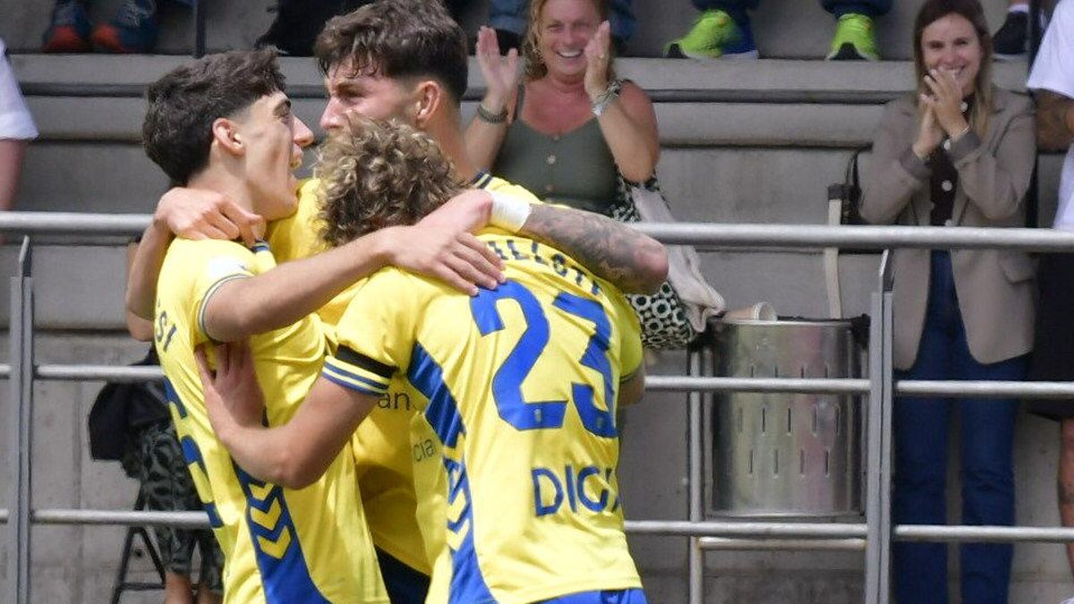 Las Palmas Atlético cierra el curso sin sellar aún la permanencia