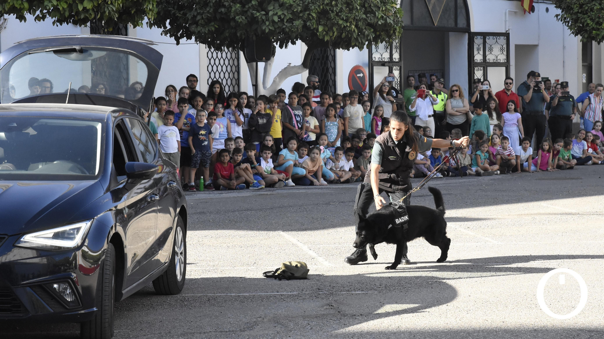 Presentación de los medios de la Guardia Civil a más de 700 alumnos.