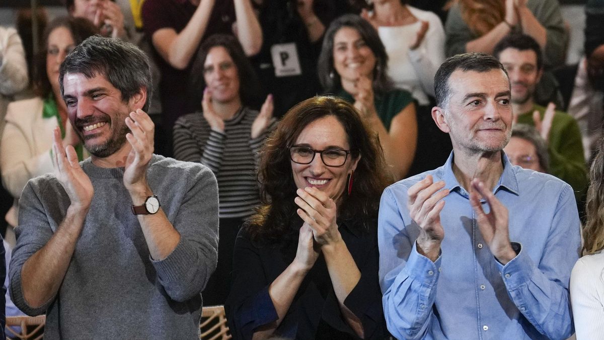 La ministra de Sanidad y portavoz de Más Madrid, Mónica García (c); el ministro de Cultura, Ernest Urtasun (2i); el Coordinador Federal de Izquierda Unida , Antonio Maíllo (2d); la coordinadora de Sumar, Lara Hernández (d), y la portavoz de Más Madrid en el Ayuntamiento de Madrid, Rita Maestre, durante la presentación de la nueva coalición entre Movimiento Sumar, IU, Más Madrid y los comunes para las próximas elecciones generales bajo el lema "Un paso al frente", este sábado, en el Círculo de Bellas Artes de Madrid. EFE/ Borja Sánchez-Trillo