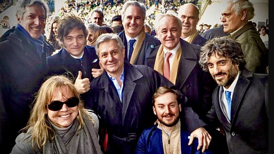 El Gobierno evalúa un canje de deuda, pero antes debe sortear la campaña y el resultado electoral