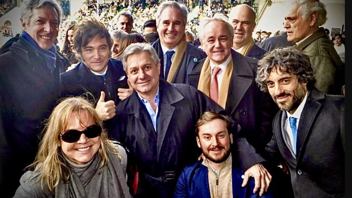 Santiago Bausili, Javier Milei, José Luis Daza, Santiago Quirno, Vladimir Werning, Martín Vauthier y Felipe Núñez, en la Rural.