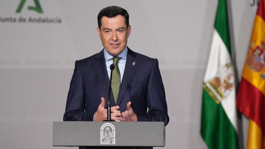 El presidente de la Junta de Andalucía, Juanma Moreno, comparece en el Palacio de San Telmo para anunciar la convocatoria de elecciones autonómicas el 17 de mayo de 2026