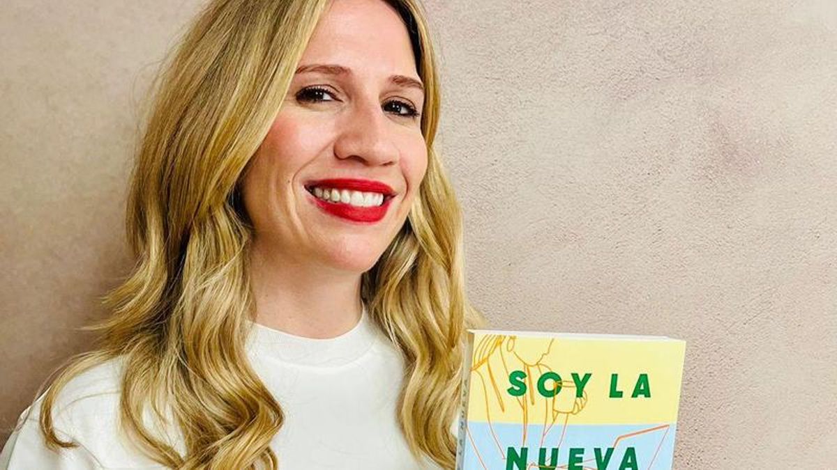 La periodista leonesa Beatriz Arias se estrena como autora: “Cada vez encontramos a más mujeres inspiradoras en el entorno laboral”