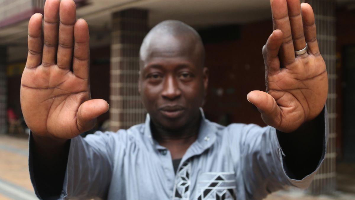 Derivan a Oñati a medio centenar de migrantes malienses que pernoctaban en la calle en Donostia