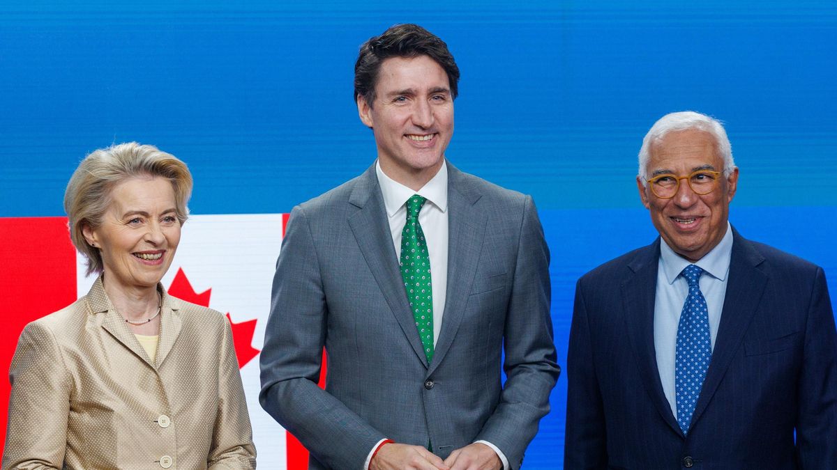 La presidenta de la Comisión Europea, Ursula von der Leyen; el primer ministro canadiense, Justin Trudeau; y el presidente del Consejo Europeo, António Costa.