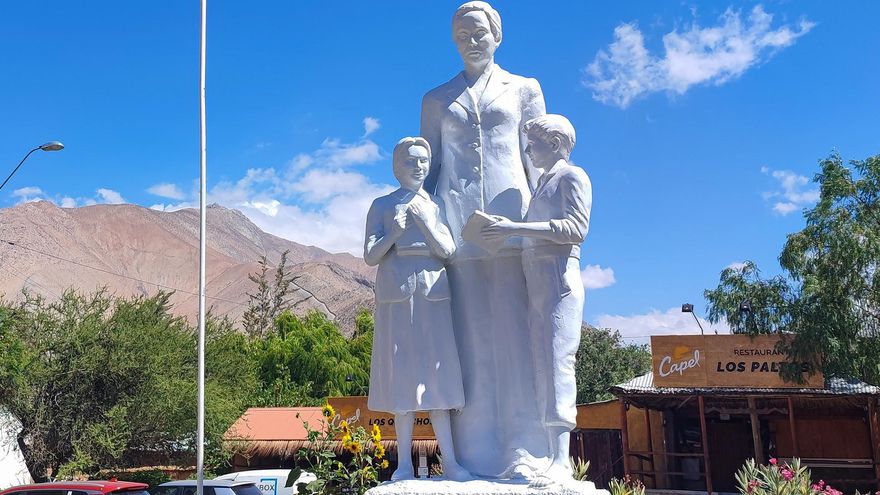 Solicitan declarar el natalicio de Gabriela Mistral como "Día de la Poesía Chilena"