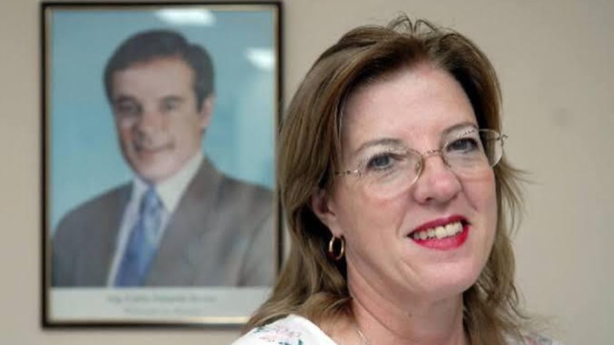 Una joven Viviana Rovira, pareja de Passalacqua, en los tiempos en que encabezó la lista del Si en el referéndum del 2006.