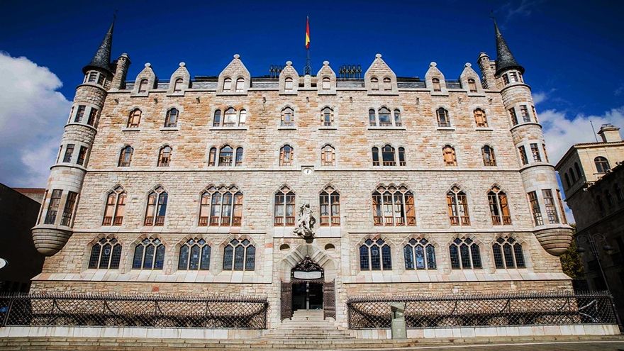 La Casa Botines: ni modernista ni neogótica, simplemente Gaudí