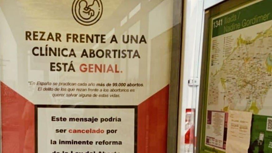 Vitoria retira también los carteles de la campaña contra el aborto instalada en marquesinas