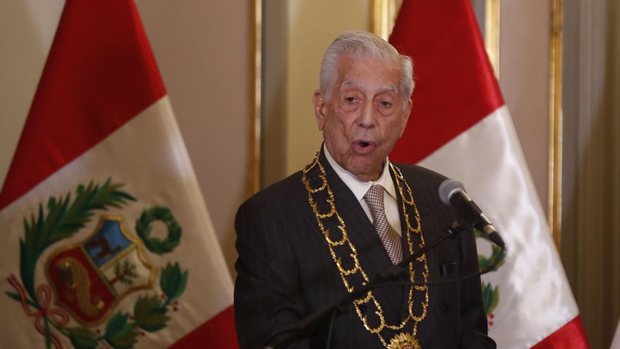 Del comunismo al neoliberalismo, la pasión política que cruzó la vida de Vargas Llosa