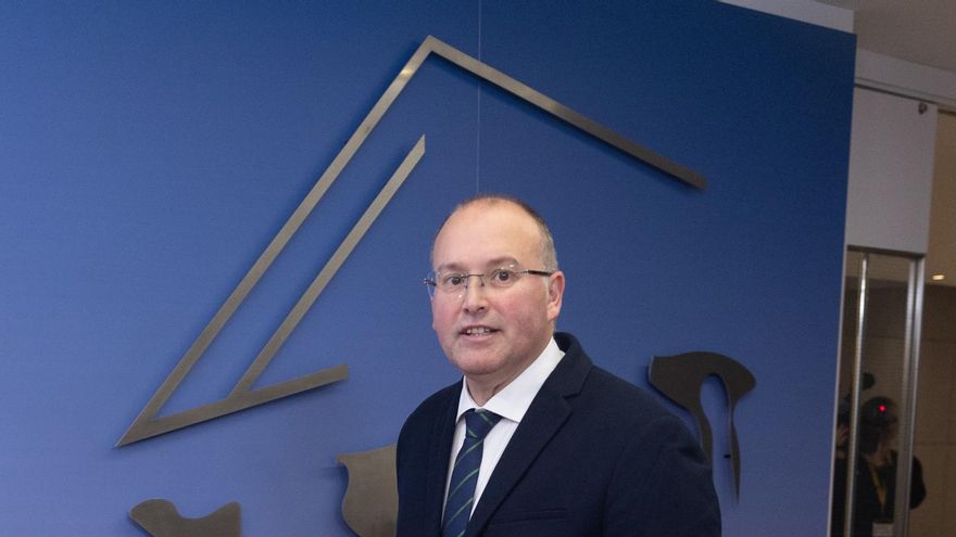 El portavoz del PP en el Congreso, Miguel Tellado, a su llegada a una rueda de prensa posterior a la reunión de la Junta de Portavoces, a 5 de diciembre de 2023, en Madrid (España).