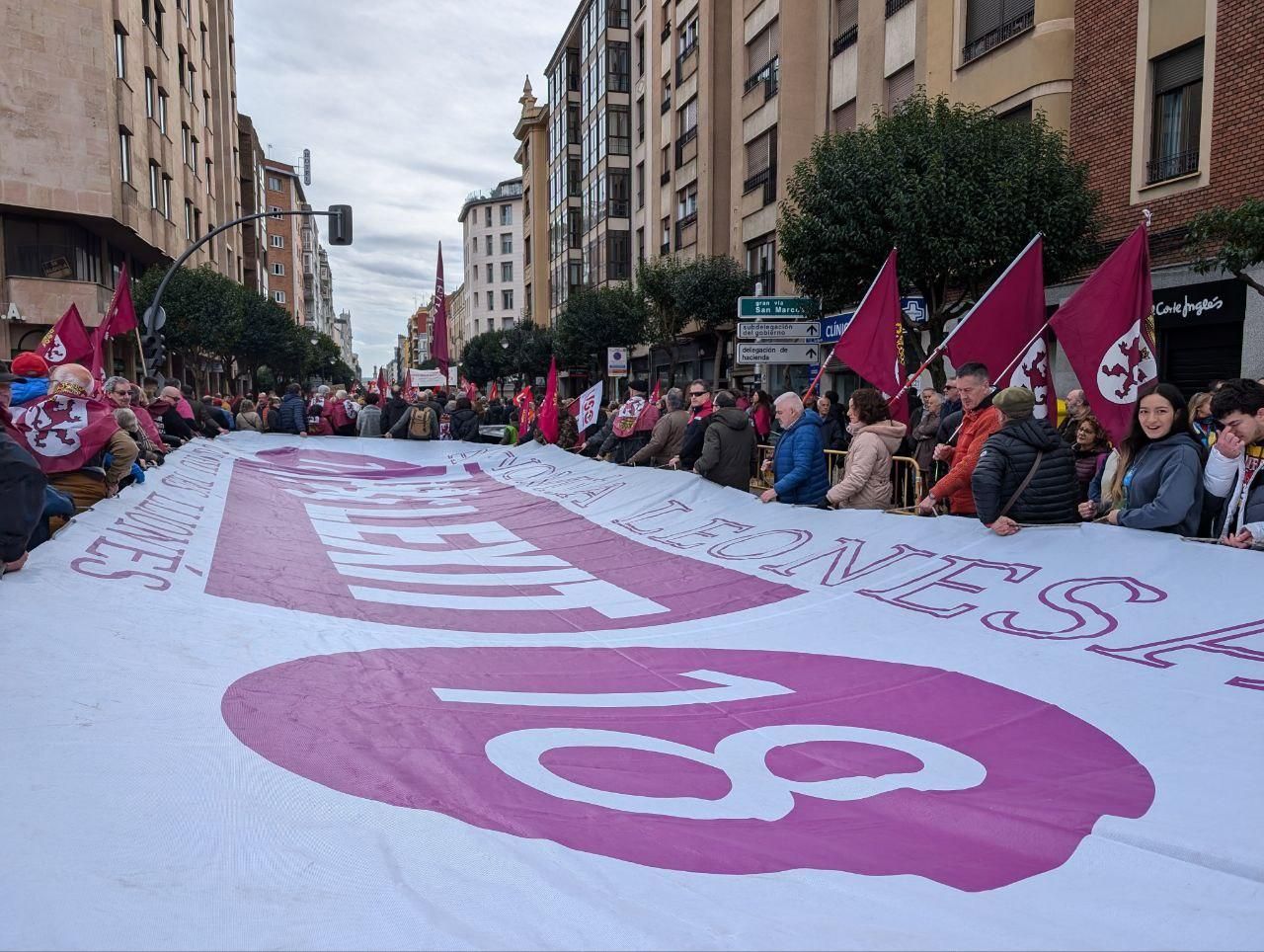 Las imágenes de la gran protesta por el futuro de León el 16F de 2025
