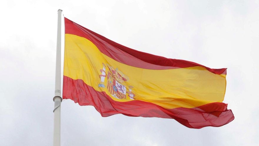 El pleno de Tetuán aprueba instalar otra bandera de España gigante en Madrid a propuesta de Vox