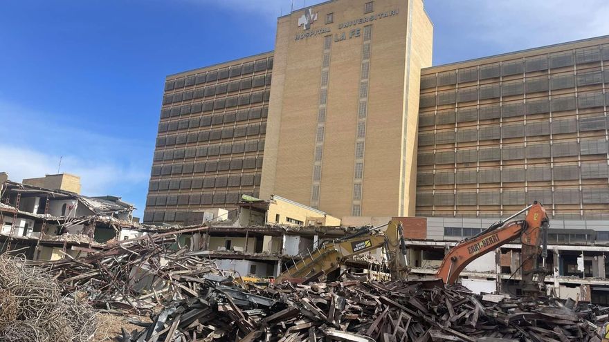 Adiós a la vieja Fe de València: arranca la demolición del pabellón central para los futuros usos hospitalarios