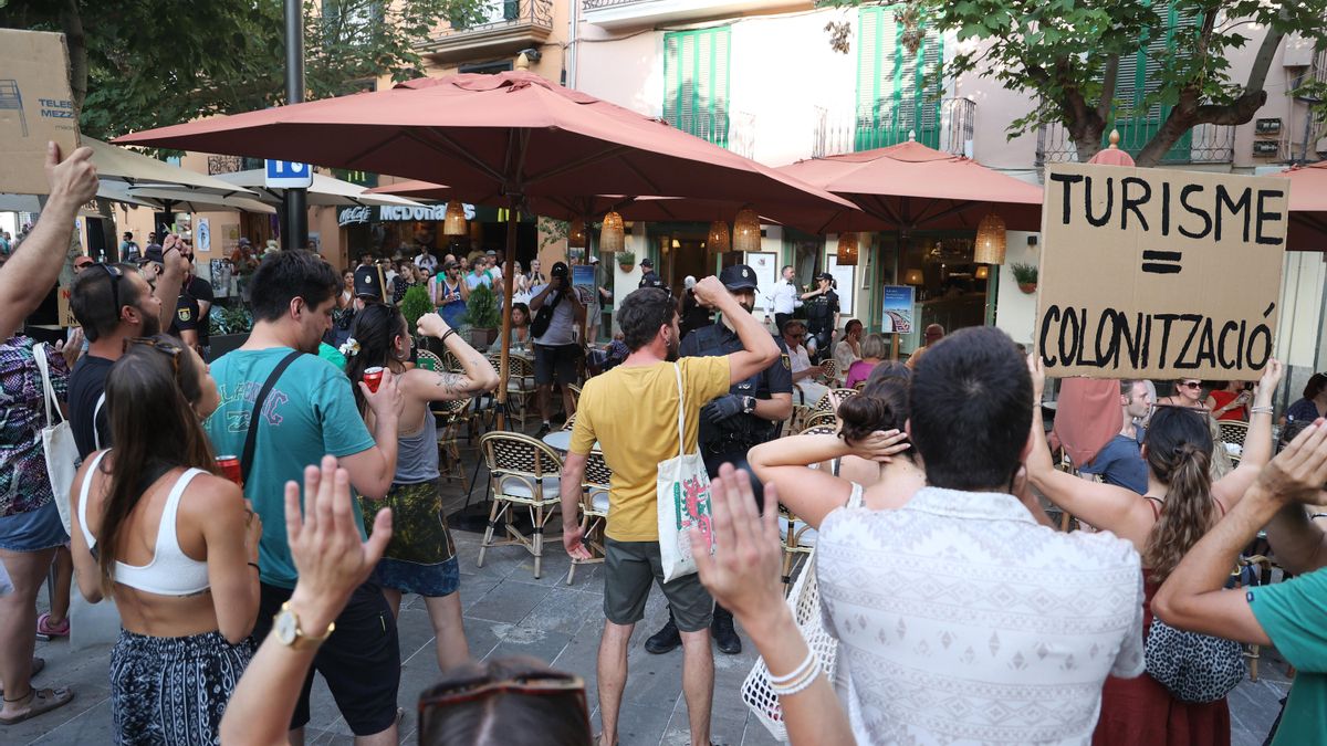 Manifestació contra la massificació turística a Palma.