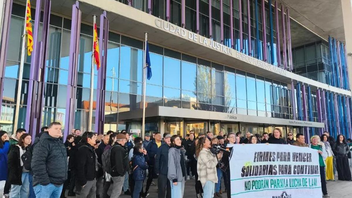 El juicio a 19 activistas que intentaron frenar un desahucio en Zaragoza se salda con una multa conjunta de 25.000 euros