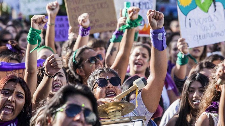 Con la amenaza contra los feminismos consumada, las mujeres salen a la calle en el primer 8M de la era Milei